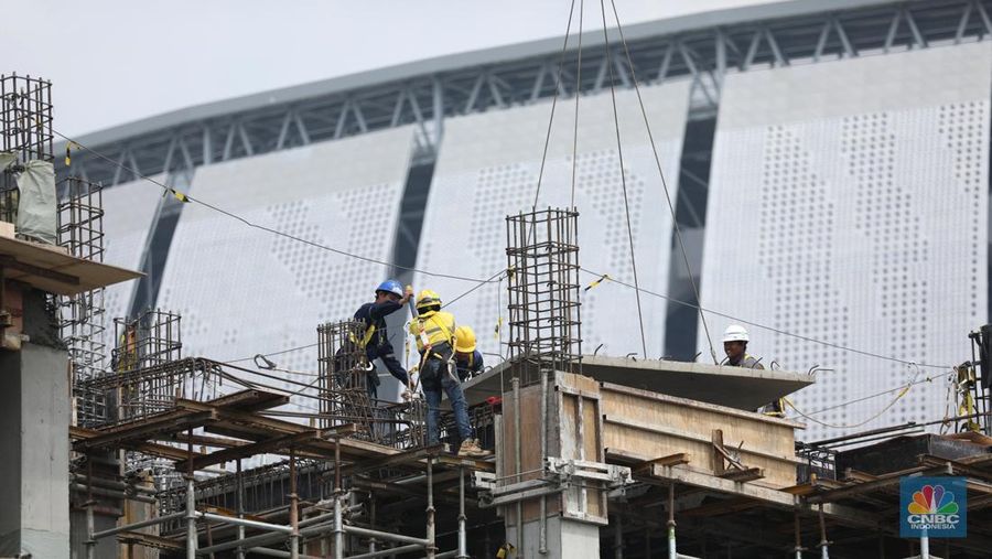 Proyek pembangunan Rusun Kampung Bayam di Jakarta, Rabu (13/7/2022). (CNBC Indonesia/Tri Susilo)