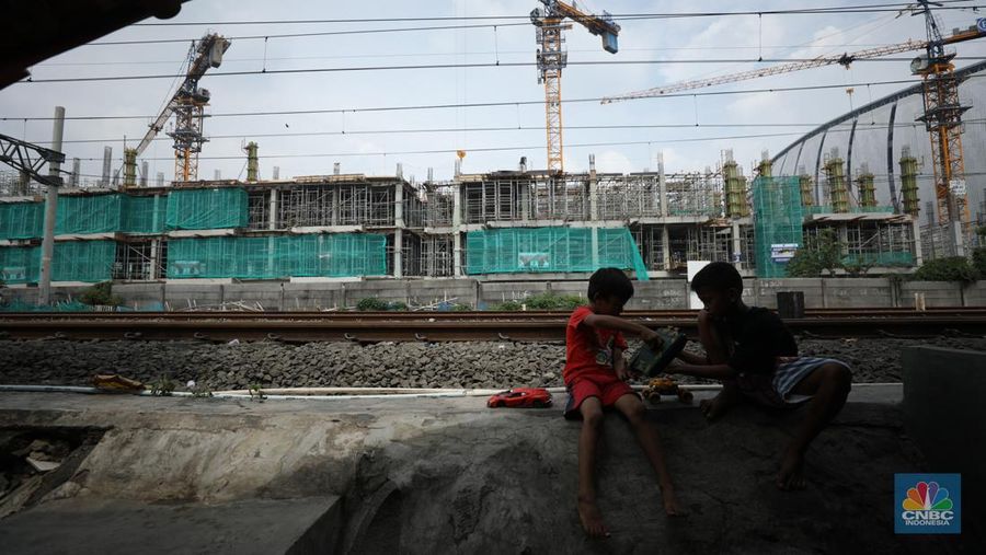 Proyek pembangunan Rusun Kampung Bayam di Jakarta, Rabu (13/7/2022). (CNBC Indonesia/Tri Susilo)