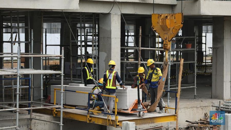 Proyek pembangunan Rusun Kampung Bayam di Jakarta, Rabu (13/7/2022). (CNBC Indonesia/Tri Susilo)