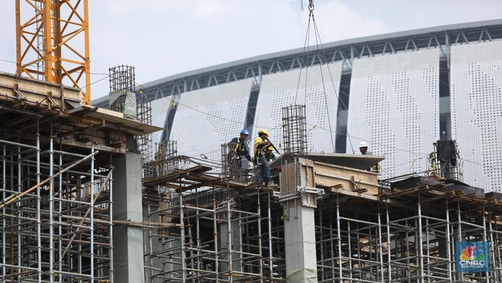 Proyek pembangunan Rusun Kampung Bayam di Jakarta, Rabu (13/7/2022). (CNBC Indonesia/Tri Susilo)