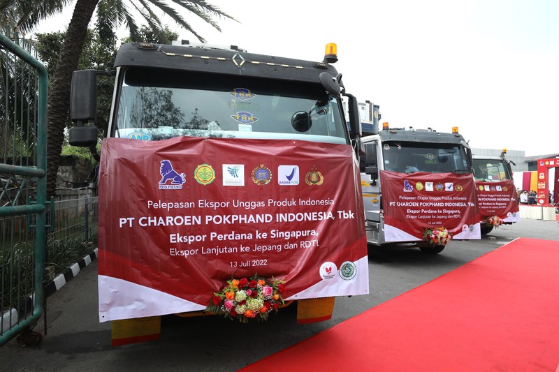 Menteri pertanian RI Syahrul Yasin Limpo melepas ekspor perdana produk unggas daging ayam di Kantor Pusat CPI Ancol, Jakarta, Rabu (13/7/2022). PT Charoen Pokphand Indonesia Tbk (CPIN) melakukan ekspor perdana produk unggasnya ke Singapura sebanyak 50.000 Kg ekspor produk unggas. (CNBC Indonesia/Tri Susilo)