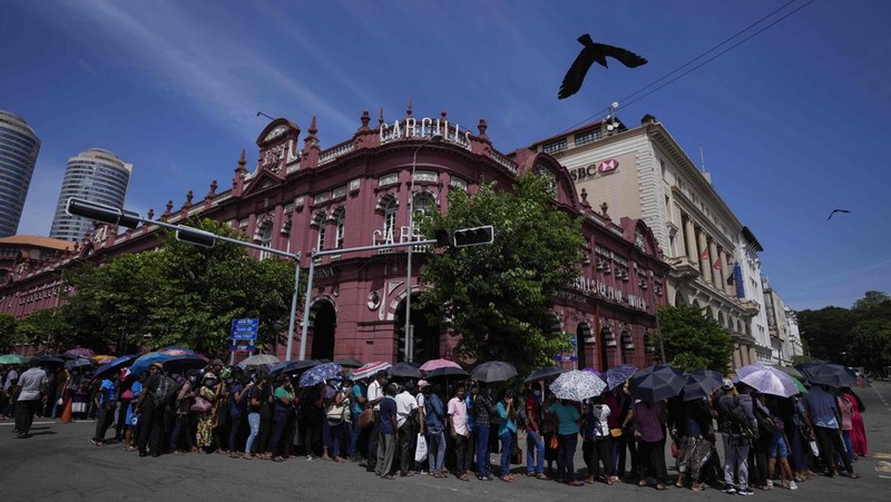 Sri Lanka police men patrol at the official residence of president Gotabaya Rajapaksa fourth days after it was stormed by anti government protesters in Colombo in Colombo, Sri Lanka, Wednesday, July 13, 2022. The president of Sri Lanka fled the country early Wednesday, July 13, days after protesters stormed his home and office and the official residence of his prime minister amid a monthslong economic crisis that triggered severe shortages of food and fuel.(AP Photo/Rafiq Maqbool)