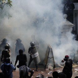 Sri Lanka Chaos! Massa Serbu Stasiun TV, PM Jadi Presiden