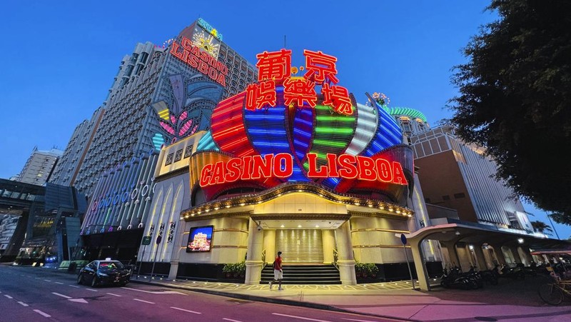 Casino Lisboa is closed in Macao, Monday, July 11, 2022. Streets in the gambling center of Macao were empty Monday after casinos and most other businesses were ordered to close while the Chinese territory near Hong Kong fights a coronavirus outbreak. (AP Photo/Kong)