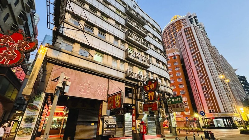 Casino Lisboa is closed in Macao, Monday, July 11, 2022. Streets in the gambling center of Macao were empty Monday after casinos and most other businesses were ordered to close while the Chinese territory near Hong Kong fights a coronavirus outbreak. (AP Photo/Kong)