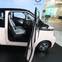 Wuling Berani Jual Mobil Listrik Seharga Avanza, Ini Sebabnya