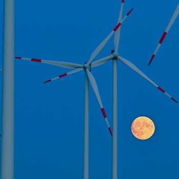 Melihat Indahnya Full Buck Supermoon dari Penjuru Dunia