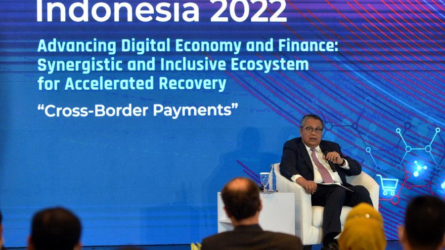 Gubernur Bank Indonesia Perry Warjiyo berbicara saat Diskusi Cross Border Payment dalam kegiatan Festival Ekonomi Keuangan Digital Indonesia (FEKDI) 2022 di Nusa Dua, Badung, Bali, Kamis (14/7/2022). Kegiatan side event Pertemuan 3rd Finance Ministers and Central Bank Governors (FMCBG) dan Finance and Central Bank Deputies (FCBD) G20 itu mendiskusikan sistem pembayaran lintas negara atau Cross Border Payment. ANTARA FOTO/POOL/Fikri Yusuf