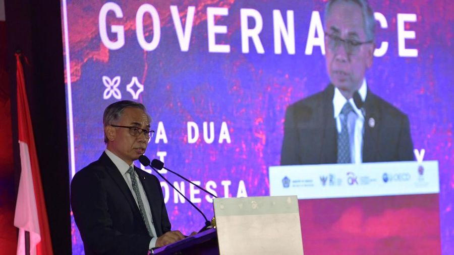 Ketua Otoritas Jasa Keuangan (OJK) Wimboh Santoso menyampaikan sambutan dalam G20/OECD Corporate Governance Forum di sela 3rd FMCBG-FCBD G20 di Nusa Dua, Bali, Kamis (14/7/2022). Forum tersebut membahas berbagai hal tentang tata kelola perusahaan. ANTARA FOTO/POOL/Nyoman Budhiana.