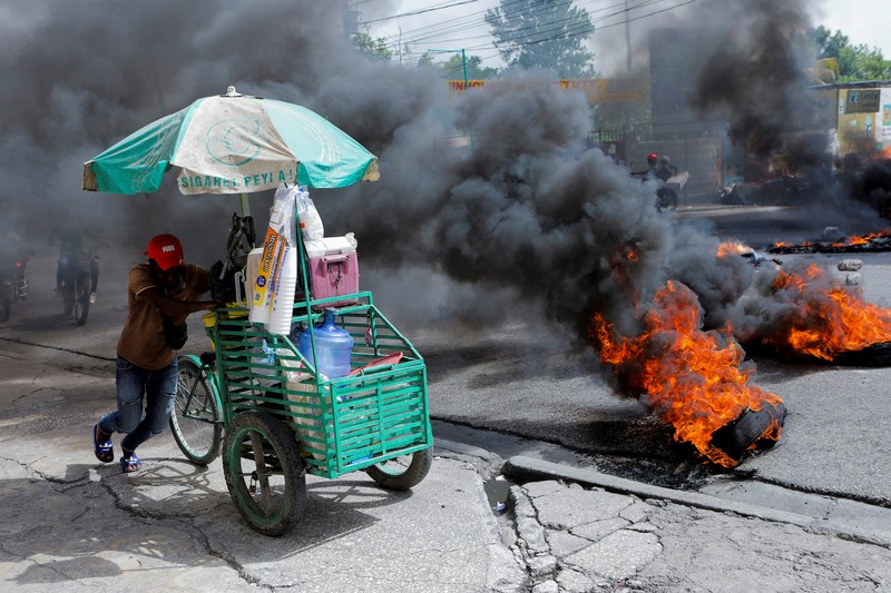 Beberapa barikade didirikan di jalan-jalan Port au Prince untuk memprotes kekurangan bensin di Port Au Prince, Haiti (Anadolu Agency via Getty Images) Beberapa barikade didirikan di jalan-jalan Port au Prince untuk memprotes kekurangan bensin di Port Au Prince, Haiti (Anadolu Agency via Getty Images)