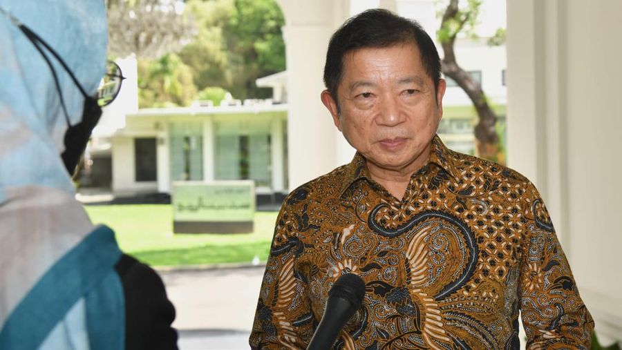 Presiden Joko Widodo menerima delegasi Bank Dunia di Istana Merdeka, Jakarta, pada Kamis, 14 Juli 2022. Delegasi yang hadir yakni Axel van Trotsenburg selaku Managing Director of Operations, Manuela V. Ferro selaku Regional Vice President East Asia and Pacific, serta Satu Kahkonen selaku Country Director Indonesia and Timor-Leste. (Biro Setpres RI)