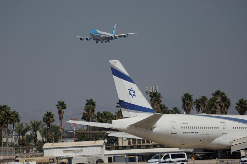 USA-ISRAEL/BIDEN-ARRIVAL Air Force One arrives with U.S. President Joe Biden onboard for a three-day visit, in Lod near in Tel Aviv, Israel, July 13, 2022. REUTERS/Amir Cohen