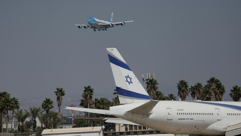 Air Force One arrives with U.S. President Joe Biden onboard for a three-day visit, in Lod near in Tel Aviv, Israel, July 13, 2022. REUTERS/Amir Cohen
