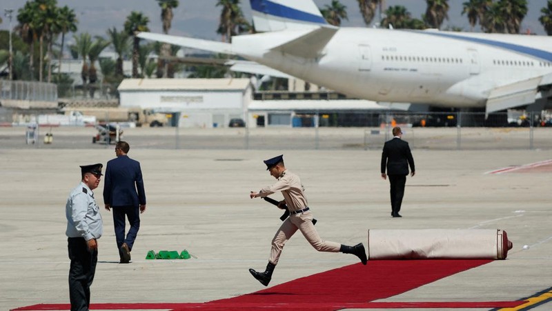 Air Force One arrives with U.S. President Joe Biden onboard for a three-day visit, in Lod near in Tel Aviv, Israel, July 13, 2022. REUTERS/Amir Cohen