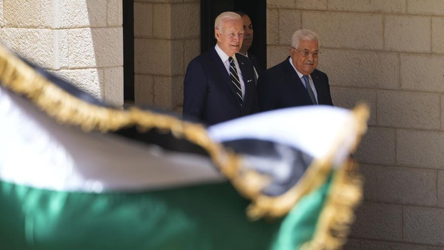U.S. President Joe Biden shakes hands with Palestinian President Mahmoud Abbas at the Presidential Compound, in Bethlehem, in the Israeli-occupied West Bank July 15, 2022. REUTERS/Evelyn Hockstein