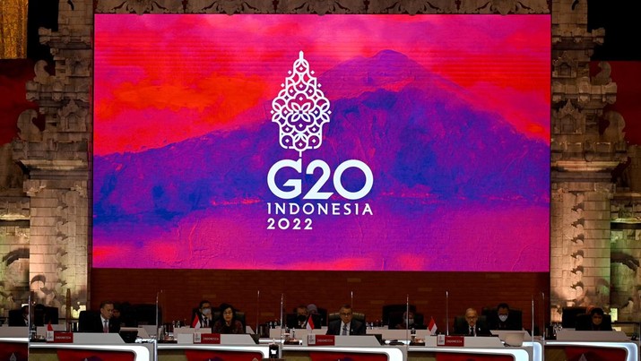 G20-INDONESIA/ Indonesian Finance Minister Mulyani Indrawati delivers her speech during meeting for G20 Finance Ministers Meeting in Nusa Dua on Indonesia resort island of Bali, on July 15, 2022. Sonny Tumbelaka/Pool via REUTERS