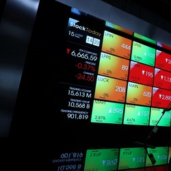 IHSG Melemah Lagi, Asing Borong Saham Tambang
