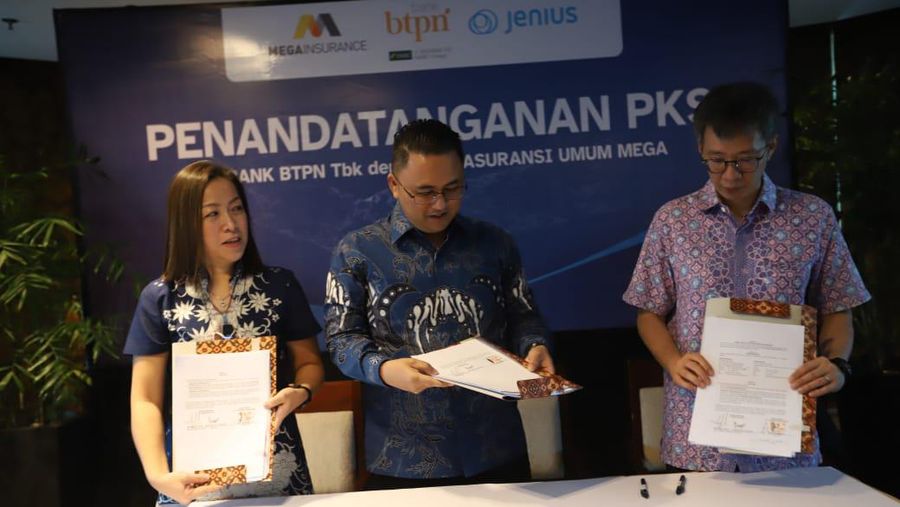 PT Asuransi Umum Mega (Asuransi Mega) melakukan penandatanganan MoU dengan PT Bank BTPN Tbk (Bank BTPN) yang merupakan dari SMBC Group di menara Bank Mega, Jakarta, Jumat,15/7. (CNBC Indonesia/Muhammad Sabki)
