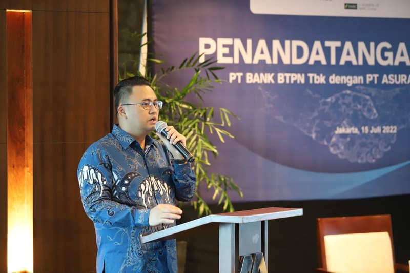 PT Asuransi Umum Mega (Asuransi Mega) PT Asuransi Umum Mega (Asuransi Mega) melakukan penandatanganan MoU dengan PT Bank BTPN Tbk (Bank BTPN) yang merupakan dari SMBC Group di menara Bank Mega, Jakarta, Jumat,15/7. (CNBC Indonesia/Muhammad Sabki)