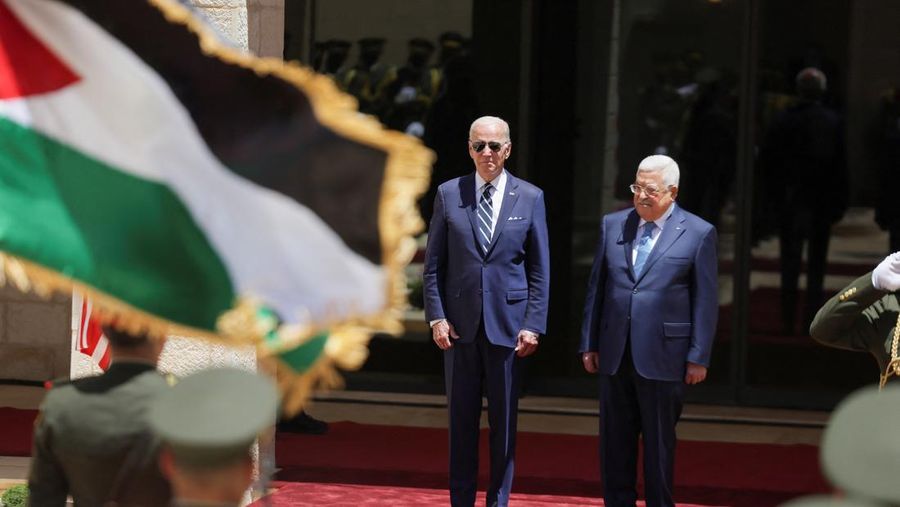 U.S. President Joe Biden shakes hands with Palestinian President Mahmoud Abbas at the Presidential Compound, in Bethlehem, in the Israeli-occupied West Bank July 15, 2022. REUTERS/Evelyn Hockstein