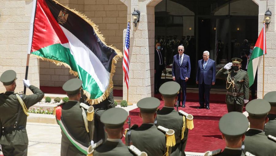 U.S. President Joe Biden shakes hands with Palestinian President Mahmoud Abbas at the Presidential Compound, in Bethlehem, in the Israeli-occupied West Bank July 15, 2022. REUTERS/Evelyn Hockstein