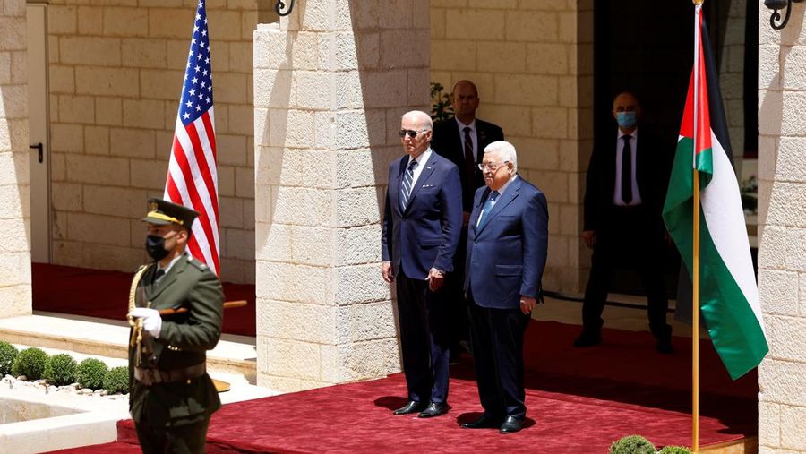U.S. President Joe Biden shakes hands with Palestinian President Mahmoud Abbas at the Presidential Compound, in Bethlehem, in the Israeli-occupied West Bank July 15, 2022. REUTERS/Evelyn Hockstein