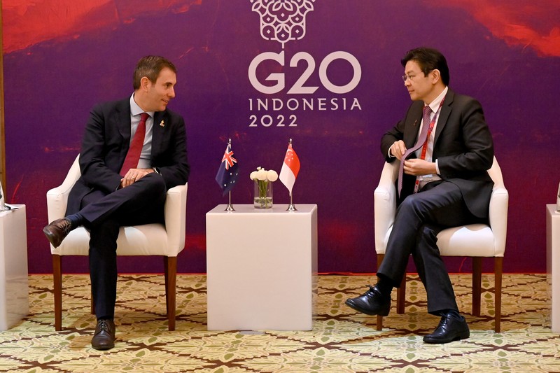 Menteri Keuangan Indonesia Sri Mulyani (depan) menghadiri Pertemuan Menteri Keuangan G20 di Nusa Dua, di pulau resor Indonesia Bali, pada 16 Juli 2022. (AFP/SONNY TUMBELAKA)