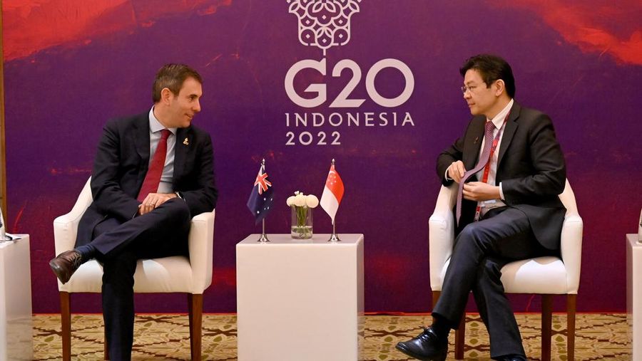 Menteri Keuangan Indonesia Sri Mulyani (depan) menghadiri Pertemuan Menteri Keuangan G20 di Nusa Dua, di pulau resor Indonesia Bali, pada 16 Juli 2022. (AFP/SONNY TUMBELAKA)