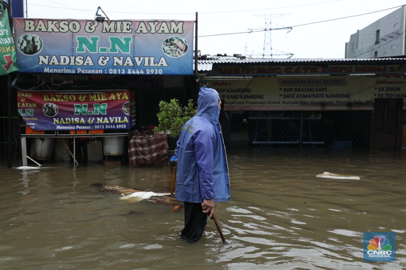 Hujan dengan intensitas tinggi mengguyur sejumlah wilayah di Ciledug, Tangerang, Sabtu (16/7/2022). (CNBC Indonesia/Tri Susilo) Hujan dengan intensitas tinggi mengguyur sejumlah wilayah di Ciledug, Tangerang, Sabtu (16/7/2022). (CNBC Indonesia/Tri Susilo)