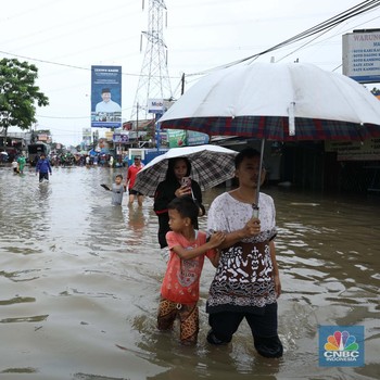 Imbas Tanggul Jebol, Jalan Utama Ciledug, Tangerang Banjir