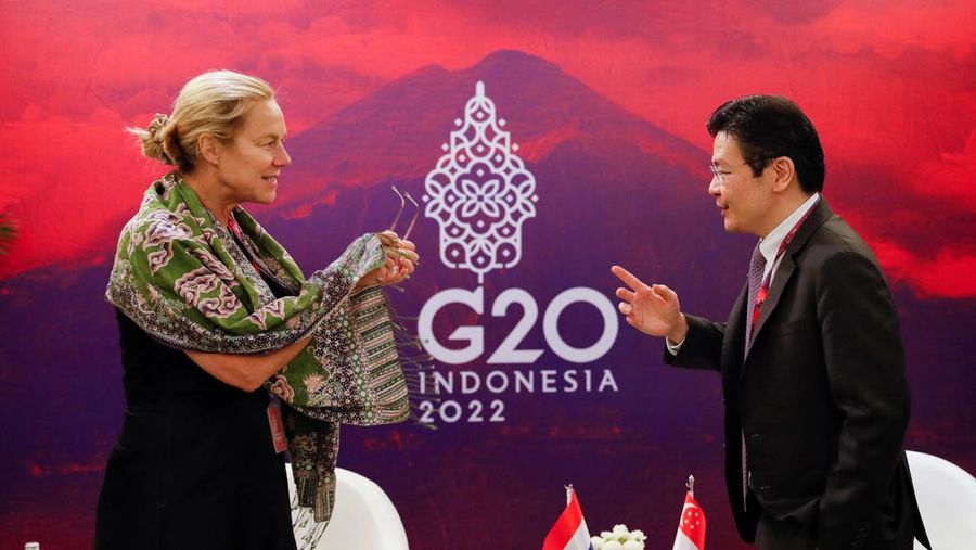 Menteri Keuangan Indonesia Sri Mulyani (depan) menghadiri Pertemuan Menteri Keuangan G20 di Nusa Dua, di pulau resor Indonesia Bali, pada 16 Juli 2022. (AFP/SONNY TUMBELAKA)