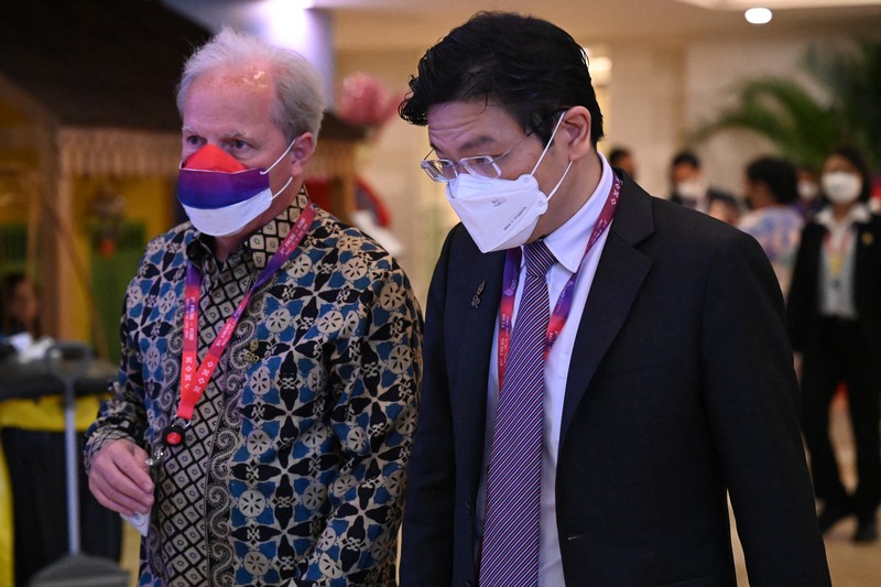 Menteri Keuangan Indonesia Sri Mulyani (depan) menghadiri Pertemuan Menteri Keuangan G20 di Nusa Dua, di pulau resor Indonesia Bali, pada 16 Juli 2022. (AFP/SONNY TUMBELAKA)