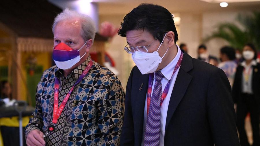 Menteri Keuangan Indonesia Sri Mulyani (depan) menghadiri Pertemuan Menteri Keuangan G20 di Nusa Dua, di pulau resor Indonesia Bali, pada 16 Juli 2022. (AFP/SONNY TUMBELAKA)