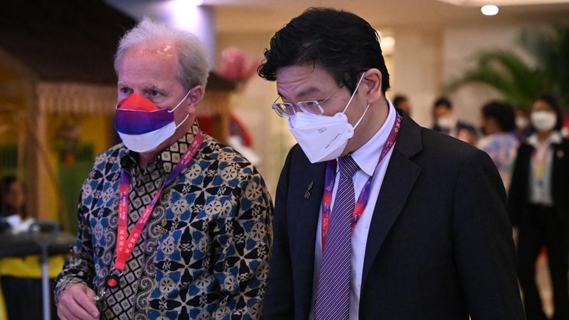 Menteri Keuangan Indonesia Sri Mulyani (depan) menghadiri Pertemuan Menteri Keuangan G20 di Nusa Dua, di pulau resor Indonesia Bali, pada 16 Juli 2022. (AFP/SONNY TUMBELAKA)