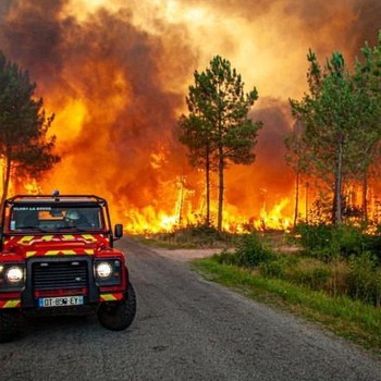 Ngeri! Ini Potret Prancis yang Membara karena Kebakaran Hutan