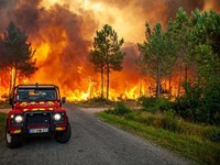 Ngeri! Ini Potret Prancis yang Membara karena Kebakaran Hutan