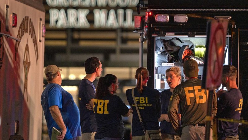 Aksi penembakan brutal kembali terjadi di Amerika Serikat. Kali ini, tiga orang tewas dan tiga lainnya luka-luka dalam insiden penembakan di sebuah mal di negara bagian Indiana pada Minggu (17/7) waktu setempat. (AP/Kelly Wilkinson)