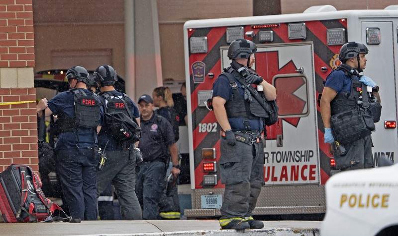Aksi penembakan brutal kembali terjadi di Amerika Serikat. Kali ini, tiga orang tewas dan tiga lainnya luka-luka dalam insiden penembakan di sebuah mal di negara bagian Indiana pada Minggu (17/7) waktu setempat. (AP/Kelly Wilkinson) Aksi penembakan brutal kembali terjadi di Amerika Serikat. Kali ini, tiga orang tewas dan tiga lainnya luka-luka dalam insiden penembakan di sebuah mal di negara bagian Indiana pada Minggu (17/7) waktu setempat. (AP/Kelly Wilkinson)