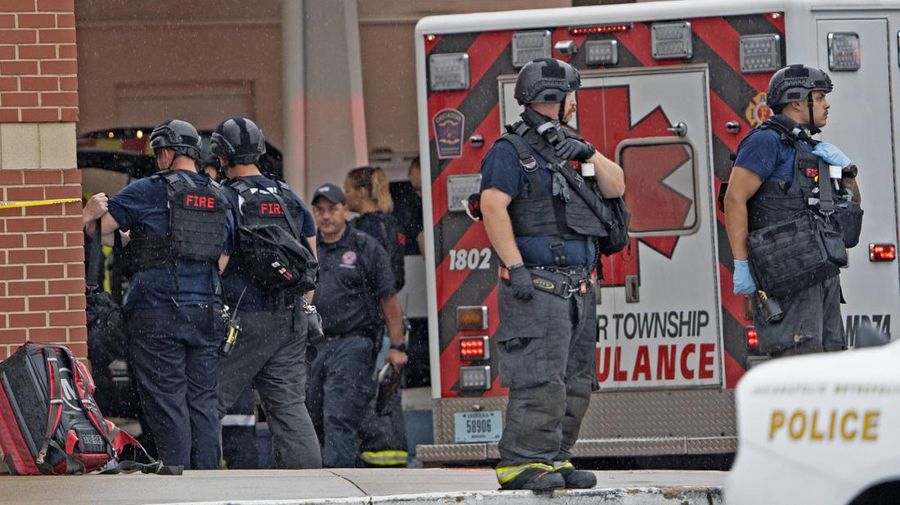 Aksi penembakan brutal kembali terjadi di Amerika Serikat. Kali ini, tiga orang tewas dan tiga lainnya luka-luka dalam insiden penembakan di sebuah mal di negara bagian Indiana pada Minggu (17/7) waktu setempat. (AP/Kelly Wilkinson)
