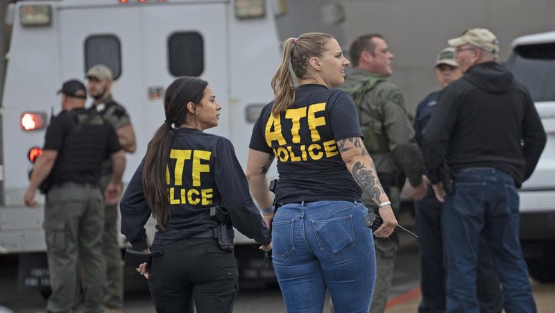 Aksi penembakan brutal kembali terjadi di Amerika Serikat. Kali ini, tiga orang tewas dan tiga lainnya luka-luka dalam insiden penembakan di sebuah mal di negara bagian Indiana pada Minggu (17/7) waktu setempat. (AP/Kelly Wilkinson)