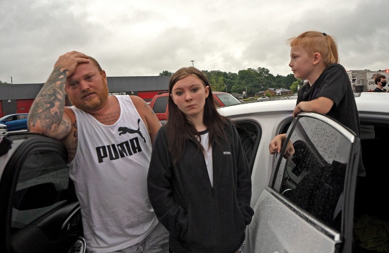 Aksi penembakan brutal kembali terjadi di Amerika Serikat. Kali ini, tiga orang tewas dan tiga lainnya luka-luka dalam insiden penembakan di sebuah mal di negara bagian Indiana pada Minggu (17/7) waktu setempat. (AP/Kelly Wilkinson) Aksi penembakan brutal kembali terjadi di Amerika Serikat. Kali ini, tiga orang tewas dan tiga lainnya luka-luka dalam insiden penembakan di sebuah mal di negara bagian Indiana pada Minggu (17/7) waktu setempat. (AP/Kelly Wilkinson)