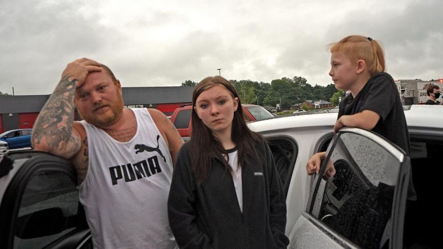 Aksi penembakan brutal kembali terjadi di Amerika Serikat. Kali ini, tiga orang tewas dan tiga lainnya luka-luka dalam insiden penembakan di sebuah mal di negara bagian Indiana pada Minggu (17/7) waktu setempat. (AP/Kelly Wilkinson)