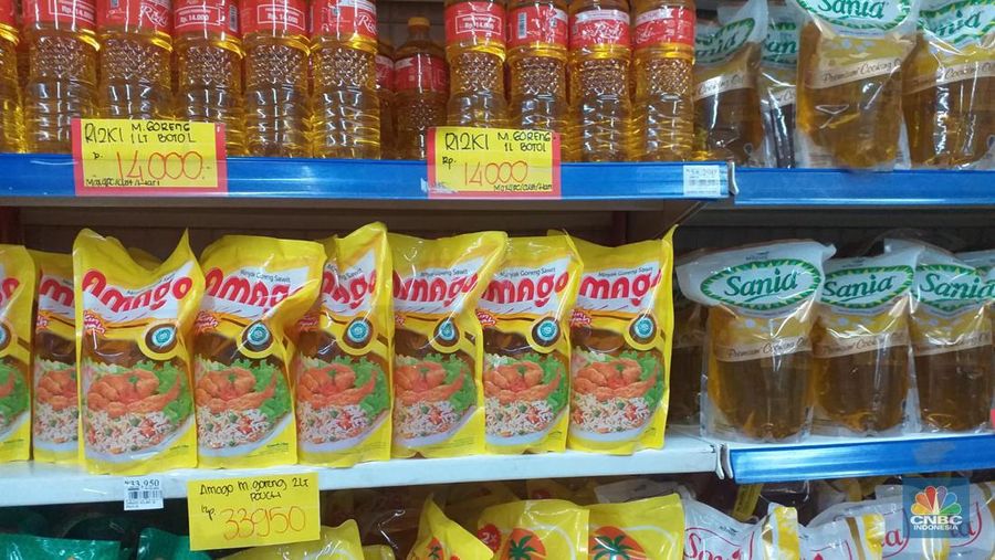Harga minyak goreng terpantau turun.