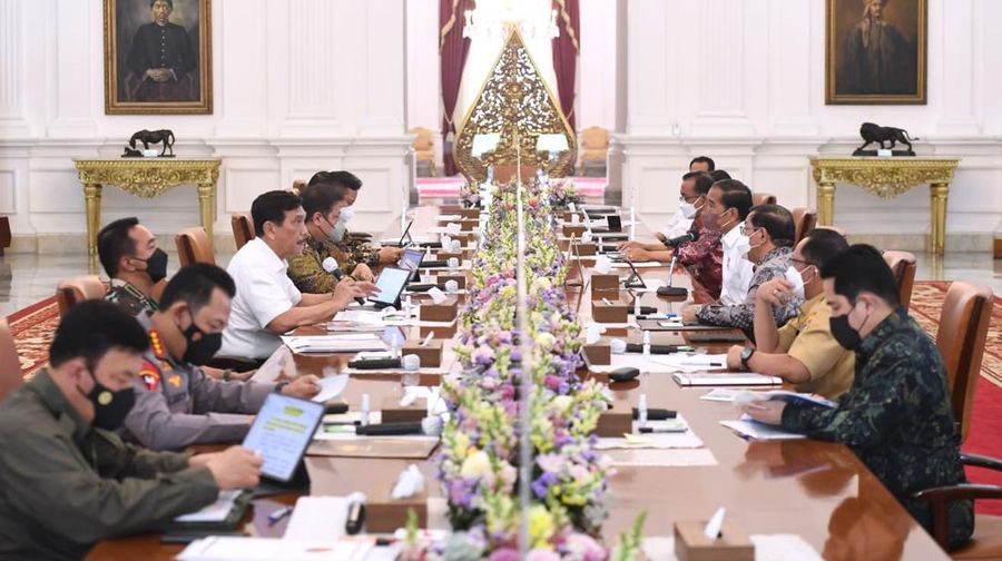 Rapat terbatas terkait PPKM yang dipimpin oleh Presiden Joko Widodo di Istana Merdeka, Jakarta, pada Senin, 18 Juli 2022. (Dok: Biro Pers Sekretariat Presiden)