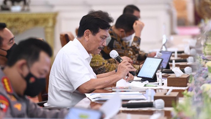 Rapat terbatas terkait PPKM yang dipimpin oleh Presiden Joko Widodo di Istana Merdeka, Jakarta, pada Senin, 18 Juli 2022. (Dok: Biro Pers Sekretariat Presiden)