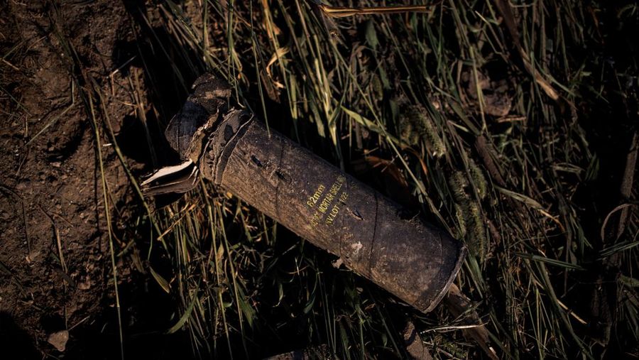Sebuah pesawat kargo Ukraina yang membawa amunisi dari Serbia ke Bangladesh jatuh di dekat kota Kavala di utara Yunani pada Sabtu (16/7/2022) waktu setempat. (REUTERS/ALKIS KONSTANTINIDIS)