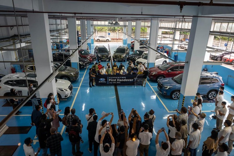 Subaru Corporation Japan dan PT Plaza Auto Mega melakukan penyerahan perdana 10 unit pertama the all-new Subaru Forester pada pelanggan di Indonesia (Dok: Subaru) Subaru Corporation Japan dan PT Plaza Auto Mega melakukan penyerahan perdana 10 unit pertama the all-new Subaru Forester pada pelanggan di Indonesia (Dok: Subaru)