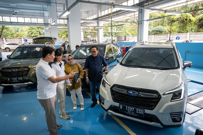 Subaru Corporation Japan dan PT Plaza Auto Mega melakukan penyerahan perdana 10 unit pertama the all-new Subaru Forester pada pelanggan di Indonesia (Dok: Subaru) Subaru Corporation Japan dan PT Plaza Auto Mega melakukan penyerahan perdana 10 unit pertama the all-new Subaru Forester pada pelanggan di Indonesia (Dok: Subaru)