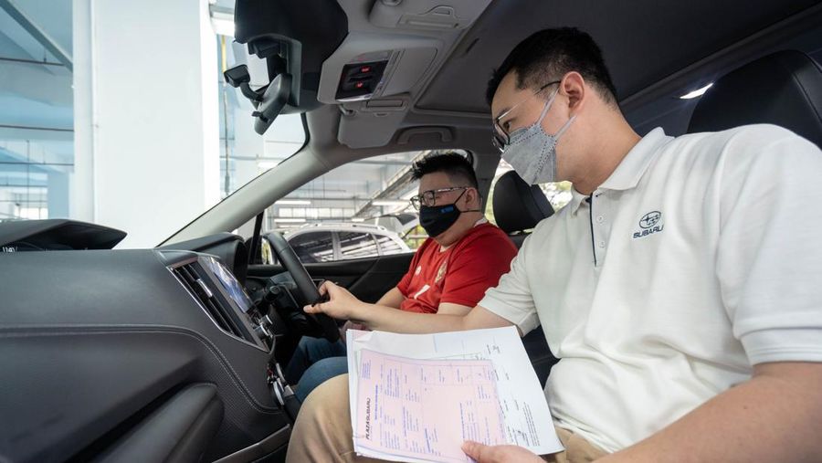 Subaru Corporation Japan dan PT Plaza Auto Mega melakukan penyerahan perdana 10 unit pertama the all-new Subaru Forester pada pelanggan di Indonesia (Dok: Subaru)