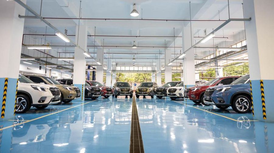 Subaru Corporation Japan dan PT Plaza Auto Mega melakukan penyerahan perdana 10 unit pertama the all-new Subaru Forester pada pelanggan di Indonesia (Dok: Subaru)